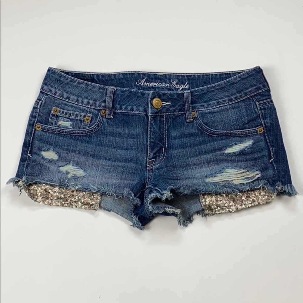 ❤️American Eagle distressed cut off’s sequined